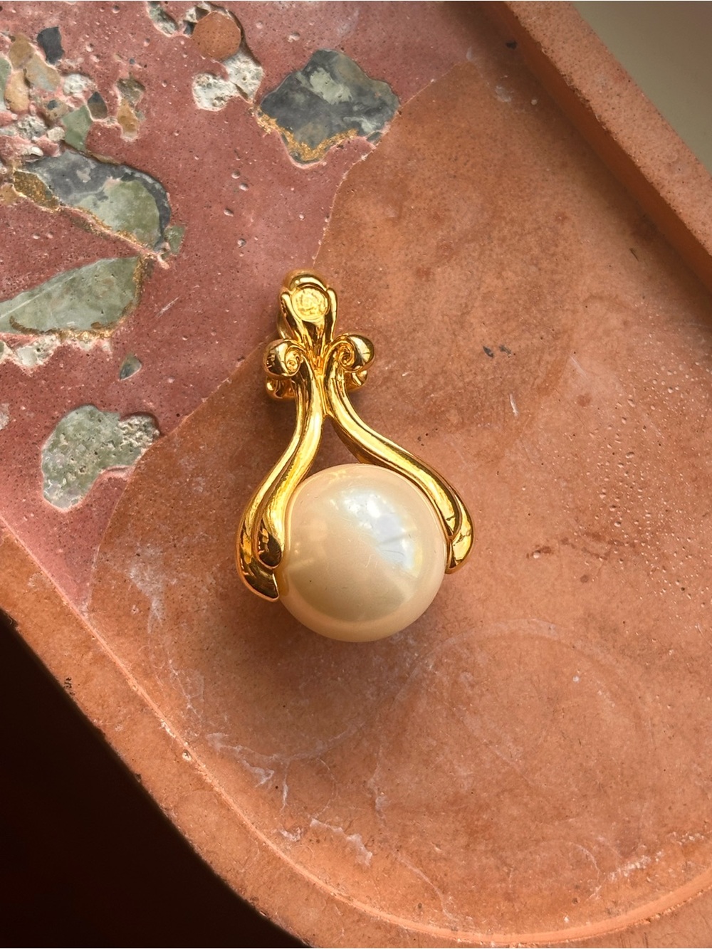 Vintage Inspired European Gold-Tone Cream Pearl Necklace Pendant
